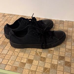 Womens Convers Black Canvas Sneakers size 8